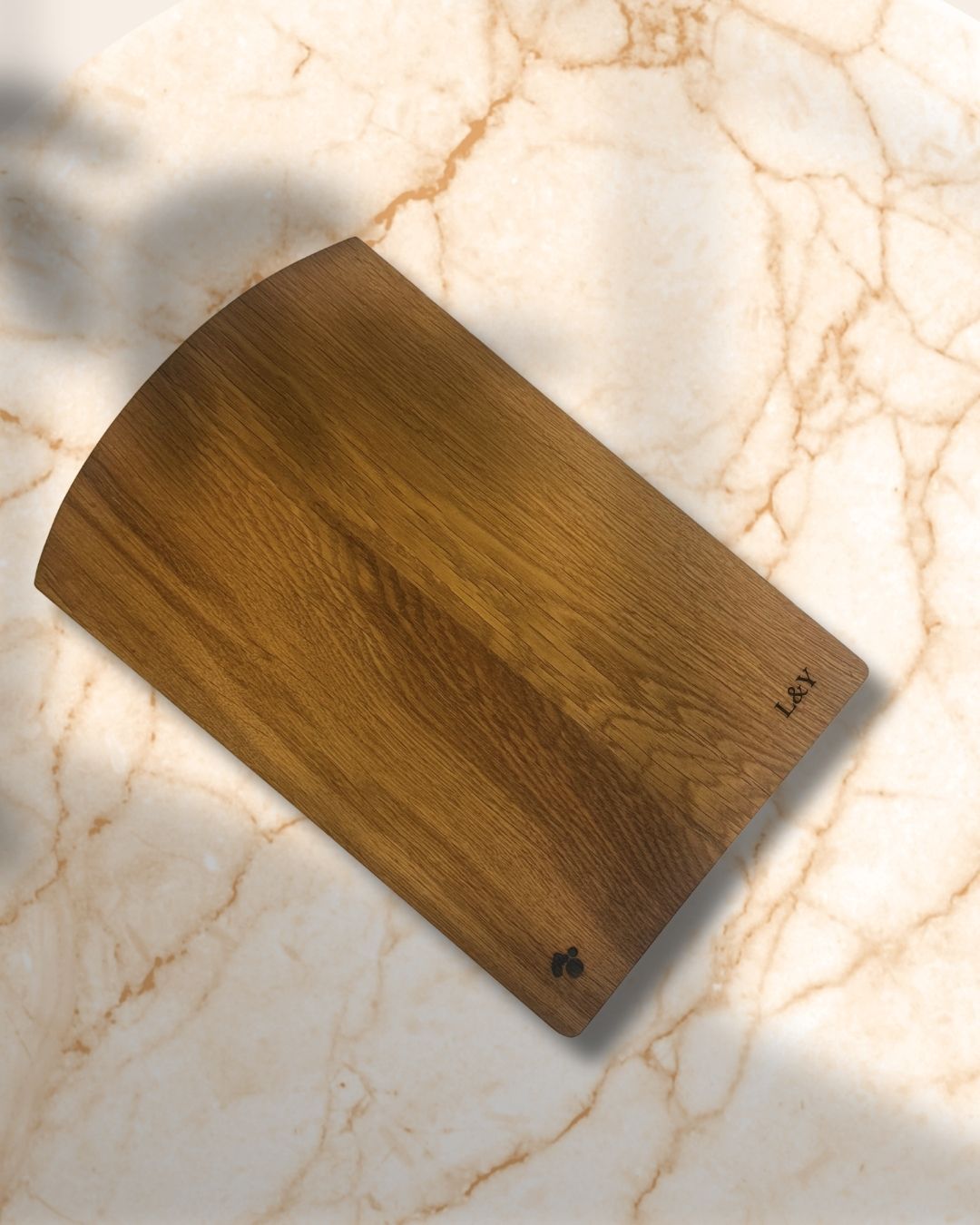 planche à découper personnaliser avec initiales et logo aiona